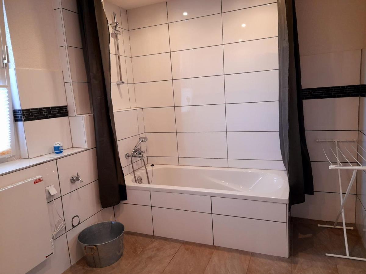 Willkommen In Dem Luftkurort Und Kaesestadt Nieheim Rennstrecke 4Km Entfernt Fewo1 Buitenkant foto
