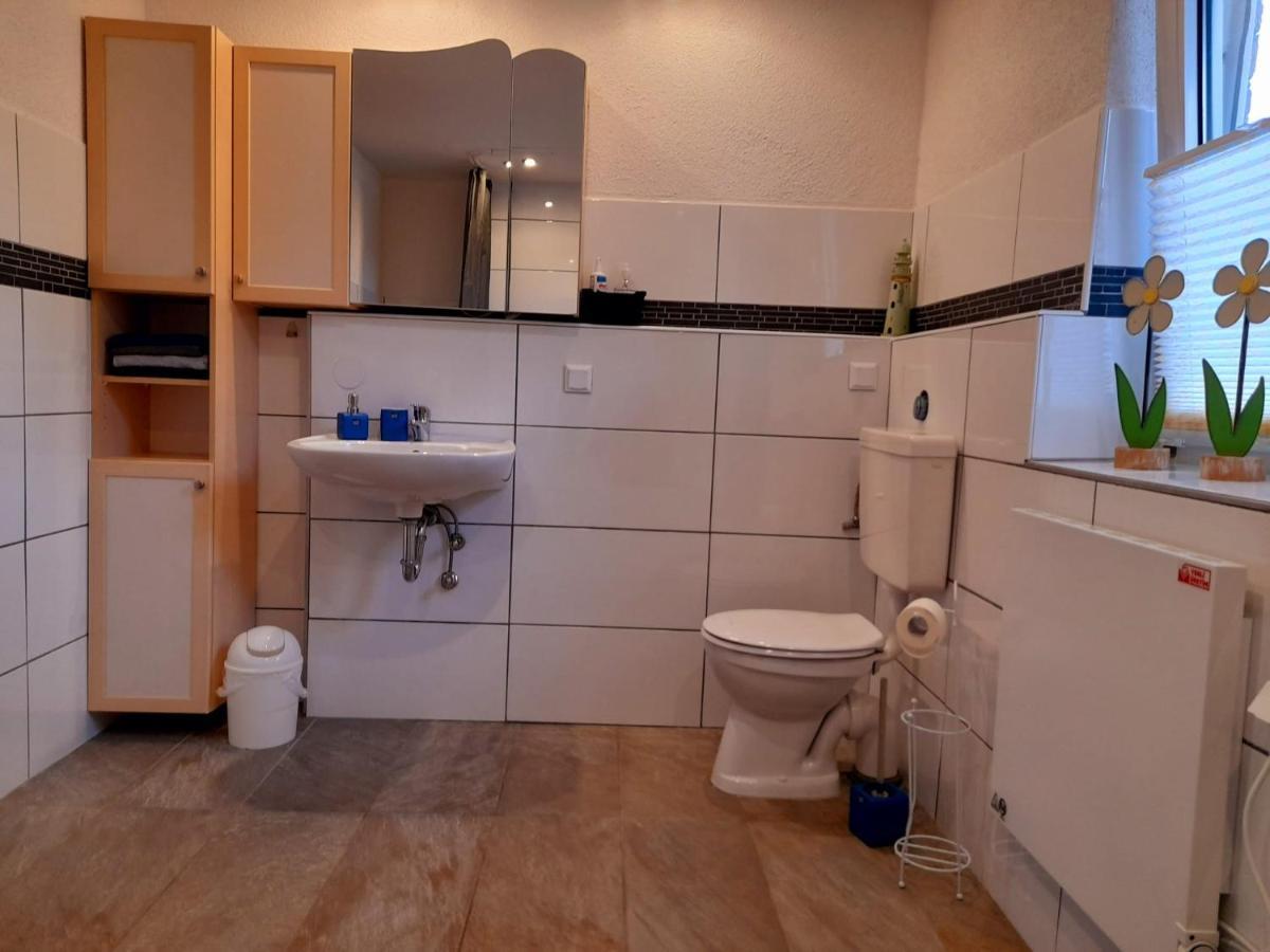 Willkommen In Dem Luftkurort Und Kaesestadt Nieheim Rennstrecke 4Km Entfernt Fewo1 Buitenkant foto